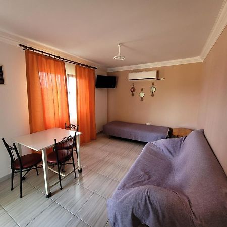 Apsa Butik Hotel Sukhumi Esterno foto