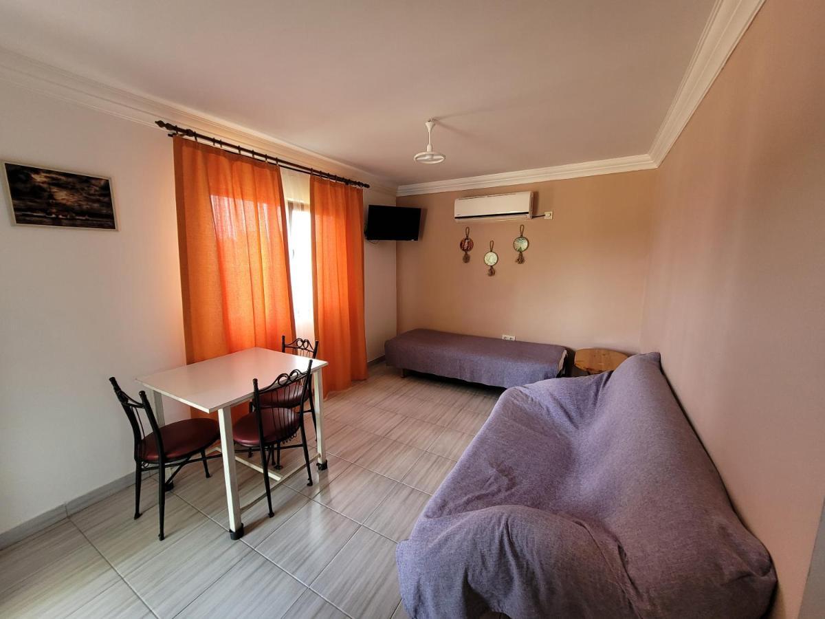 Apsa Butik Hotel Sukhumi Esterno foto
