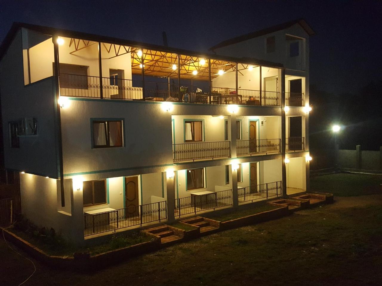 Apsa Butik Hotel Sukhumi Esterno foto